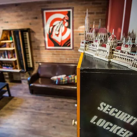 Casa De La Musica Hostel *