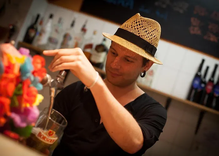 Casa De La Musica Hostel *